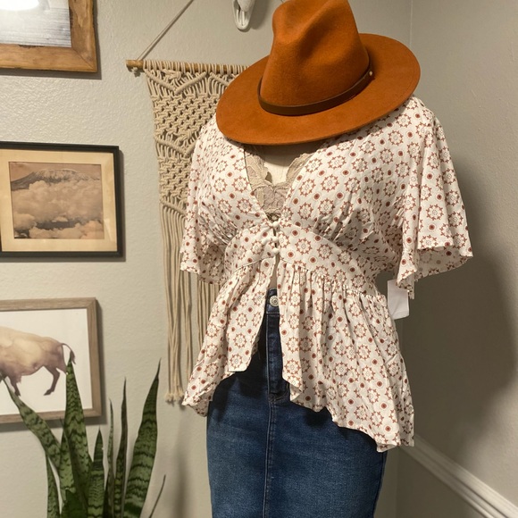 NWT Open Front Blouse with Button Detail - Picture 8 of 8